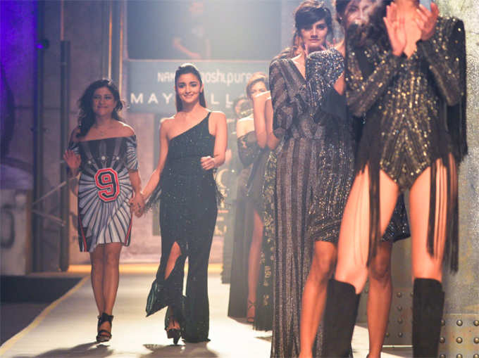 इंडिया फैशन वीक ऑटम विंटर 2017 में सितारों ने बिखेरा जलवा