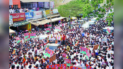 ನಾಮಪತ್ರ ಸಲ್ಲಿಸಿದ ಪ್ರಸಾದ್‌, ಕಳಲೆ