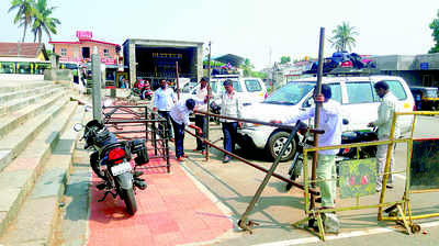 ಚನ್ನಕೇಶವ ದೇಗುಲದ ಬ್ಯಾರಿಕೇಡ್‌ ತೆರವು