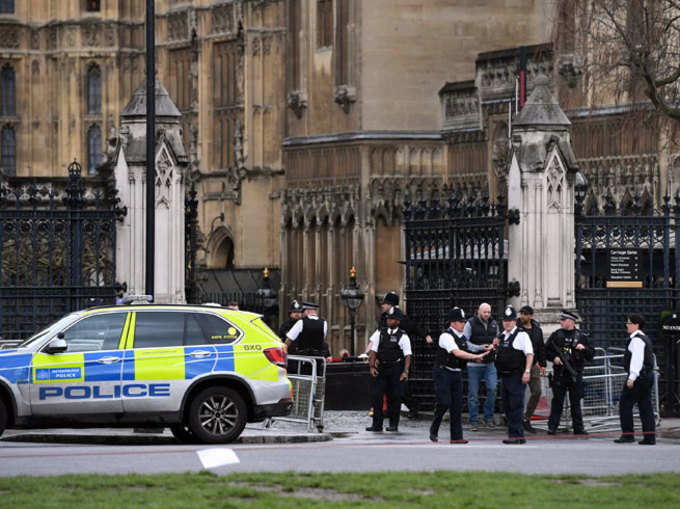 UK की संसद के बाहर गोलीबारी, कई घायल