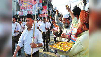 Dehradun: RSS members take out march, Muslims greet them with flowers 