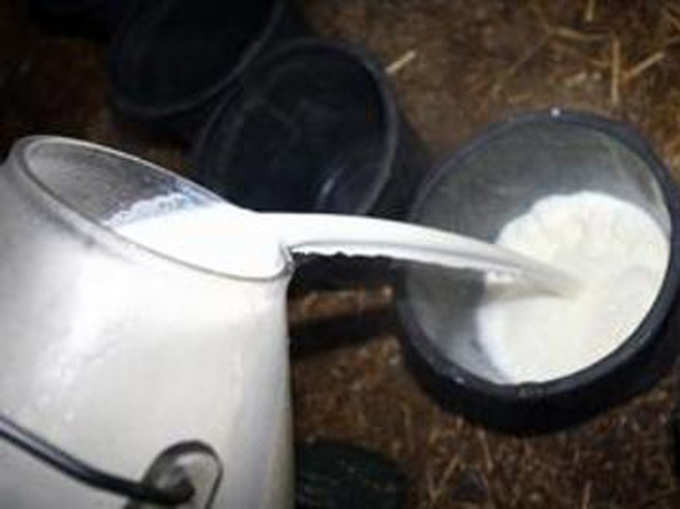 दूध पचाने में हो रही है समस्या तो आयुर्वेदिक नुस्खे अपनाएं