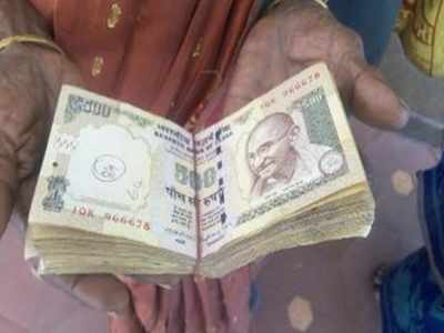 முடிவுக்கு வராத #DeMonetisation பிரச்னை: பழைய நோட்டுகளுடன் தவிக்கும் மூதாட்டிகள்