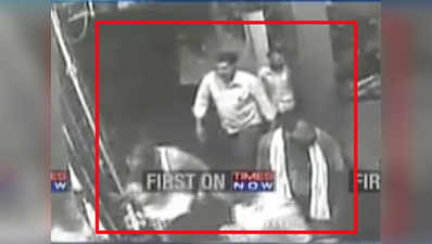 On cam: Patients kin vandalize private clinic in Maharashtra 