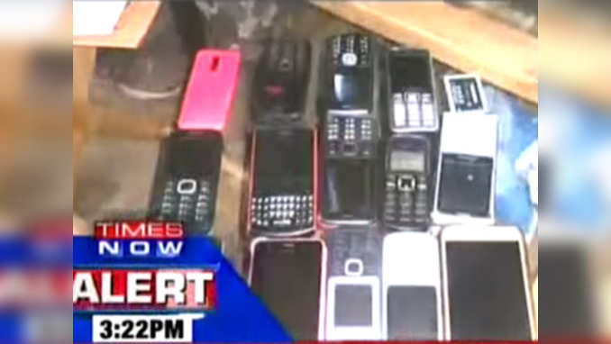 J&K: 14 mobile phones seized from inmates of Baramulla jail 