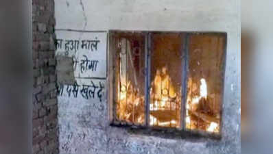 Moradabad: Women set liquor shop on fire 