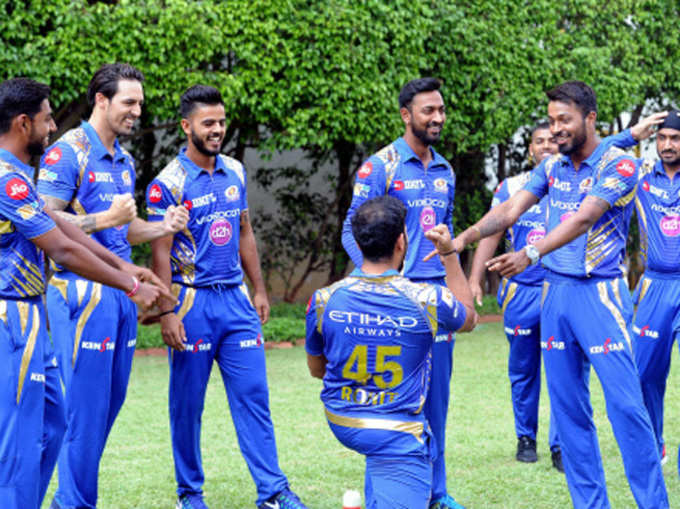 देखें: मुंबई इंडियंस के खिलाड़ियों की मटरगश्ती