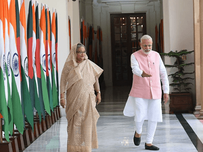 কীসের কূটনীতি? ‘পদত্যাগ’-এর অনুরোধে হেসেই মাত মোদী-হাসিনা!