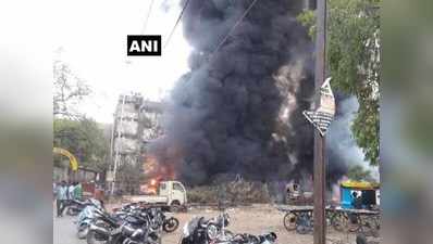रायपुर: स्टेशन की पार्किंग में आग लगने से डेढ़ सौ गाड़ियां खाक
