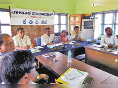 ತಾಲೂಕು ಆಸ್ಪತ್ರೆ ಸಿಬ್ಬಂದಿ ವಿರುದ್ಧ ಆಕ್ರೋಶ