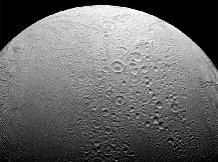 शनि के चंद्रमा पर मिला पानी, नासा ने जीवन होने की संभावना की पुष्टि की
