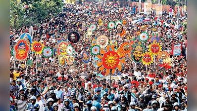 মৌলবাদী হুমকি উপেক্ষা করে নববর্ষে মাতোয়ারা বাংলাদেশ