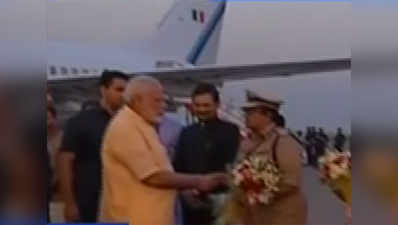 PM Modi gets rousing reception on arrival in Surat 