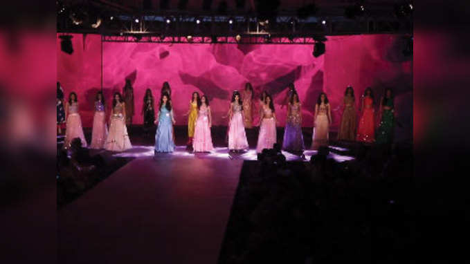 Performances at fbb Colors Femina Miss India North 2017 finale