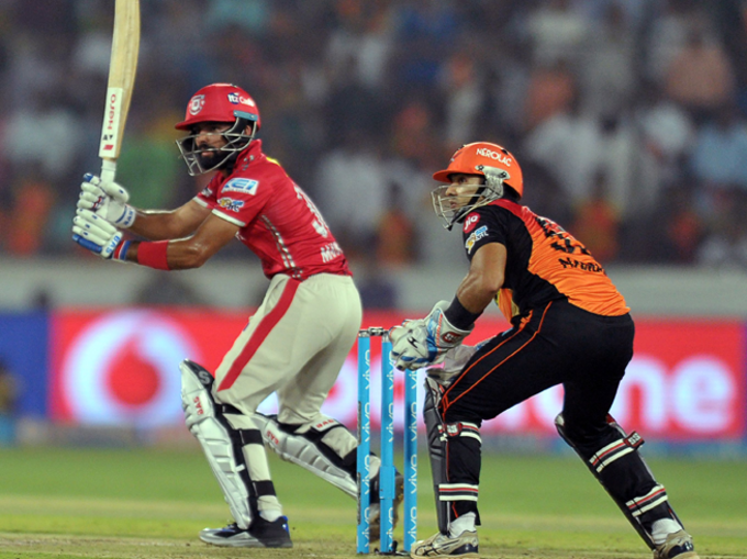 SRH vs KXIP: भुवी के पंजे ने किंग्स XI पंजाब से छीना मैच