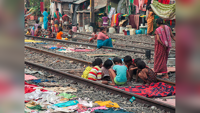 स्लम फ्री मुंबई तो नहीं, रेल ट्रैक होंगे झोपड़ामुक्त