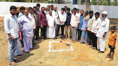 ರಸ್ತೆ ಡಾಂಬರೀಕರಣಕ್ಕೆ ಭೂಮಿಪೂಜೆ