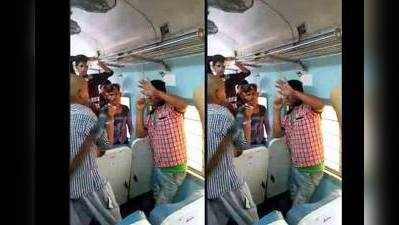 ரயிலில் சிறுமியிடம் ரகளை: ரவுண்டு கட்டி அடித்த மக்கள்