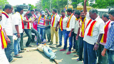 ಕಟ್ಟಪ್ಪ ಪ್ರತಿಕೃತಿ ದಹಿಸಿ ಪ್ರತಿಭಟನೆ