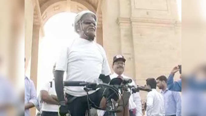 This Retired Major General cycled across 29 states to honour 21000 fallen soldiers 