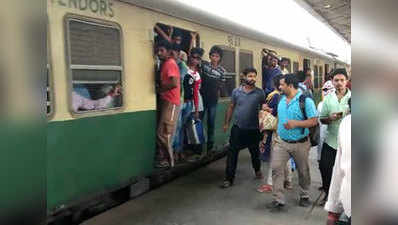 Kolkata: Men flout rules, commute by women-only train 