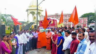 29ಕ್ಕೆ ಕಲಾಮಂದಿರದಲ್ಲಿ ಬಸವ ಜಯಂತಿ: ಸ್ತಬ್ಧಚಿತ್ರ ಮೆರವಣಿಗೆಗೆ ಚಾಲನೆ