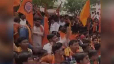 Agra: VHP, Bajrang Dal protest outside Taj Mahal 