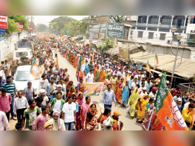 সংখ্যালঘু হাতে গেরুয়া পতাকা ,মুখে জয় শ্রীরাম