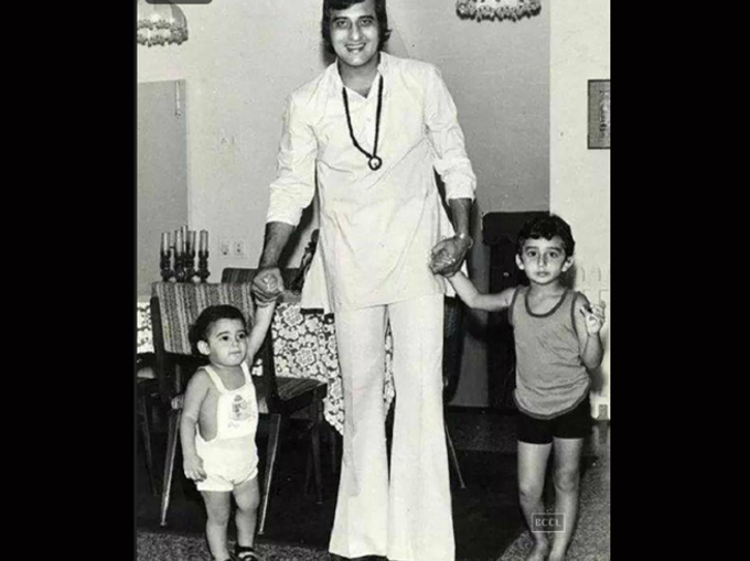 बेटे राहुल और अक्षय खन्ना के साथ पापा विनोद खन्ना
