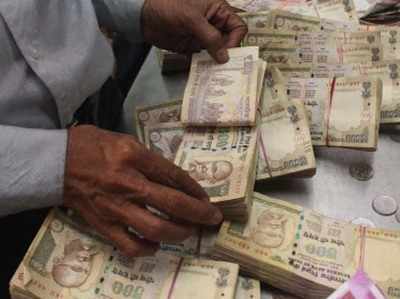 लाखों रुपये मूल्य के अवैध नोट जब्त, 3 हिरासत में