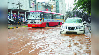 ಆಲಿ ಕಲ್ಲು ಮಳೆ ಕಂಡು ಪುಳಕಿತರಾದ ಜನ!