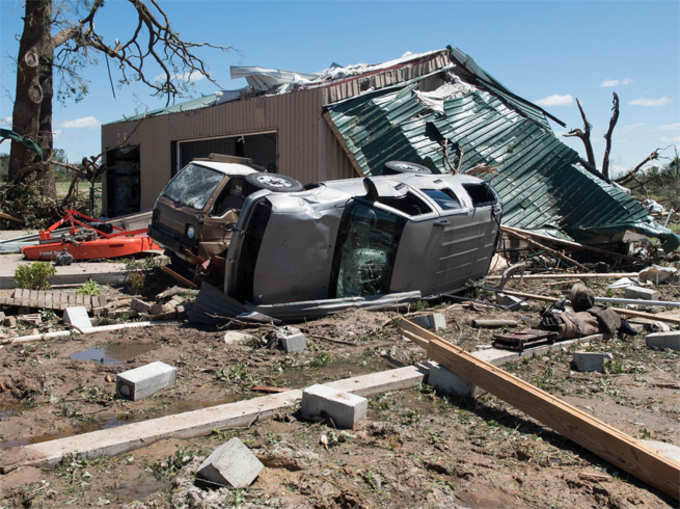 देखें: अमेरिका में तूफान से भारी तबाही, 14 मरे