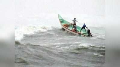 நாட்டுப் படகு மீனவர்கள் ஐந்து பேர் கைது