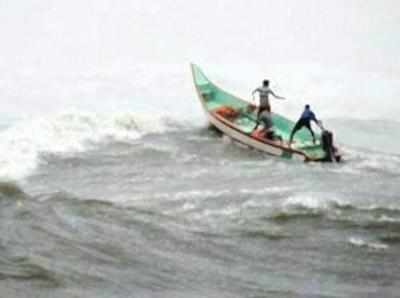 நாட்டுப் படகு மீனவர்கள் ஐந்து பேர் கைது