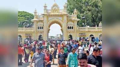 ಸಾಲು ಸಾಲು ರಜೆ: ಎಲ್ಲೆಲ್ಲೂ ಪ್ರವಾಸಿಗರ ದಂಡು