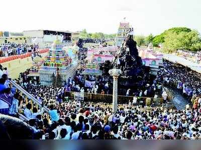 ಉಜ್ಜಯಿನಿ ಮರುಳಸಿದ್ಧೇಶ್ವರ ಸ್ವಾಮಿ ಶಿಖರಕ್ಕೆ ತೈಲಾಭಿಷೇಕ