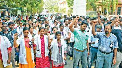 அரசு மருத்துவர்களின் போராட்டத்திற்கு விடிவு கிடைக்குமா?: நாளை தீர்ப்பு வெளியாகிறது