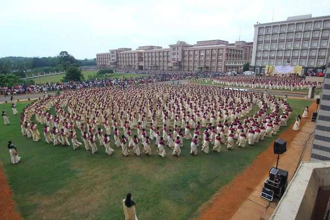 ഗിന്നസ് റെക്കോർഡിട്ട് തിരുവാതിര