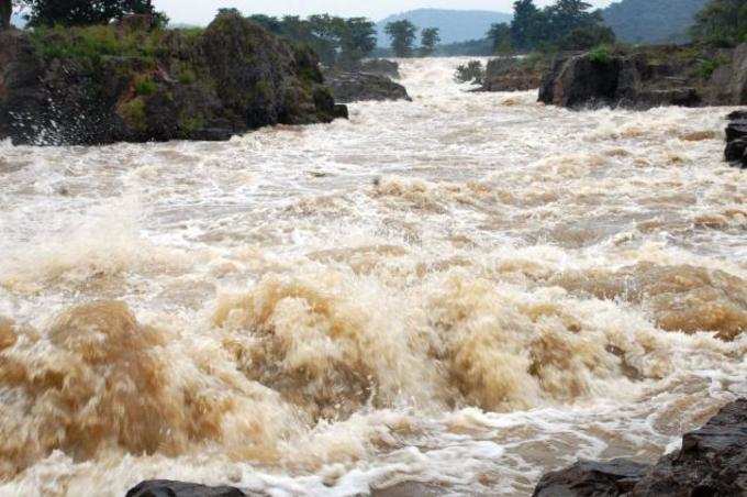 காலத்தை வென்று கம்பீரமாக நிற்கும் கல்லணை