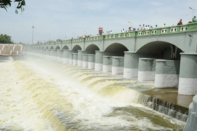 காலத்தை வென்று கம்பீரமாக நிற்கும் கல்லணை