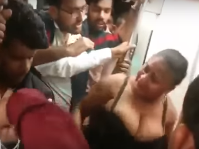 दिल्ली मेट्रो में कथित नस्लीय हिंसा के बाद अफ्रीकी महिला ने कपड़े उतारे