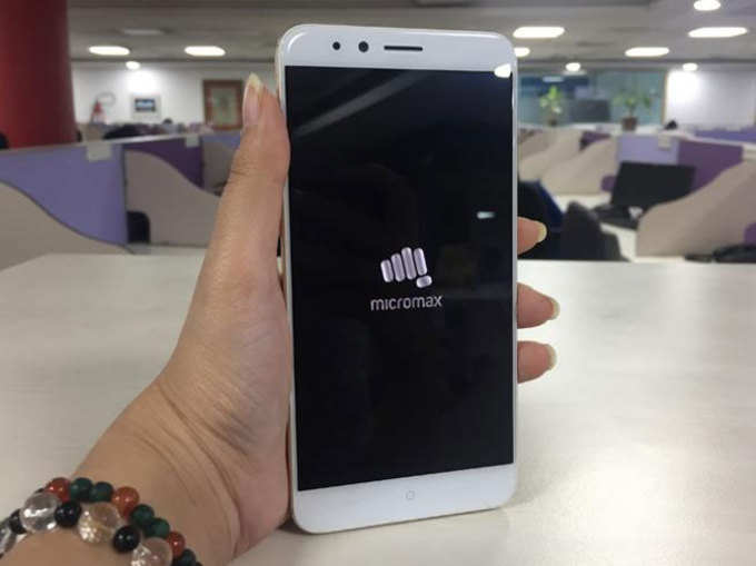 Micromax Dual 5 – 13MP front camera with soft flash