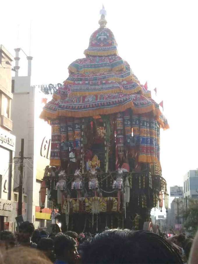 மதுரை மீனாட்சி அம்மன் கோயில் தேரோட்டம்