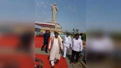 బుద్ధుని మార్గంలో నడవాలి: స్వామిగౌడ్