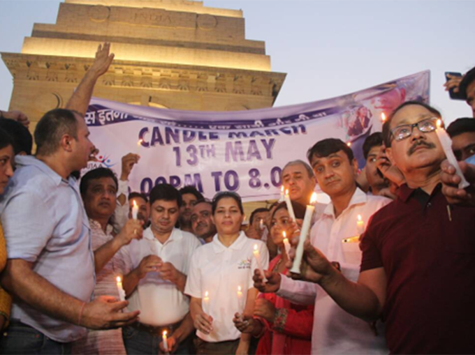 इंडिया गेट पर शहीद फयाज के लिए मार्च
