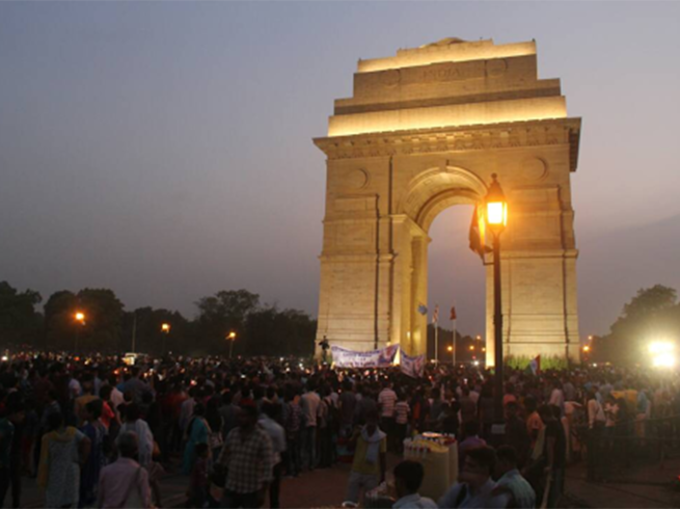 इंडिया गेट पर फयाज के लिए उमड़ी भीड़