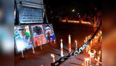 इंडिया गेट पर दिखा जनता का गुस्सा, ले. फयाज की हत्या के खिलाफ निकाला कैंडल मार्च