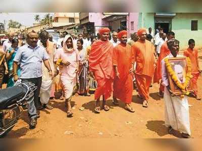 ಮಠಾಧೀಶರು ಜನಜಾಗೃತಿ ಪಾದಯಾತ್ರೆ