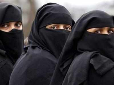 मुस्लिम लॉ बोर्ड ने सुप्रीम कोर्ट में कहा, महिलाओं को भी तीन तलाक का हक