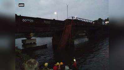 गोवा में फुटओवर ब्रिज ढहा, 2 मरे और 30 लापता